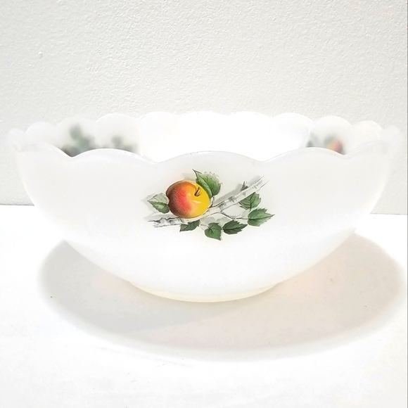 🇨🇵 Vintage Arcopal France "Fruits de France" Milk Glass Serving Bowl - Picture 4 of 13
